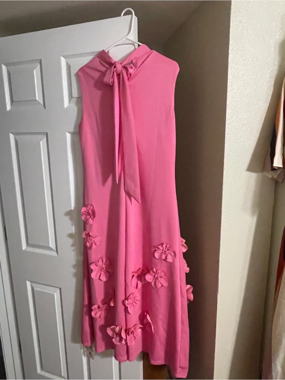 Pink Sleeveless Bow-Neck Floral Appliqué Dress